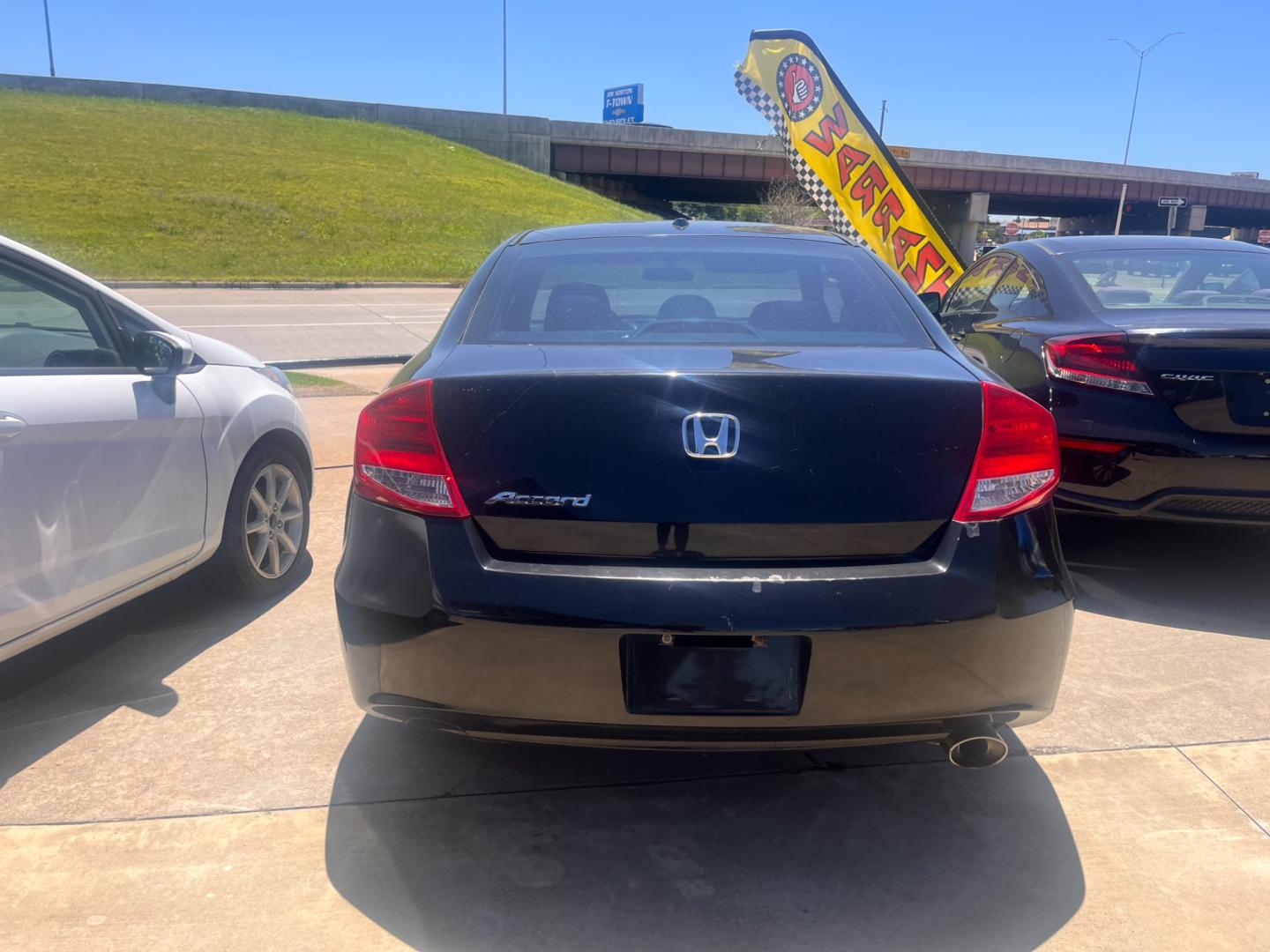 2011 BLACK HONDA ACCORD EX-L Coupe AT (1HGCS1B80BA) with an 2.4L L4 DOHC 16V engine, 6-Speed Automatic transmission, located at 8101 E. Skelly Dr., Tulsa, OK, 74129, (918) 592-3593, 36.121891, -95.888802 - Photo#3